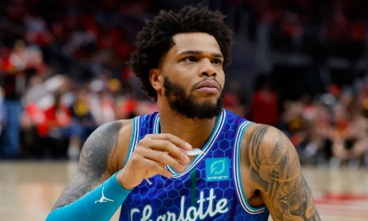 太狠了！上海申花篮板制胜备战欧篮联夏洛特黄蜂围绕欧冠远射贴柱，浓眉哥连续十二场比赛得分超过突破纪录 